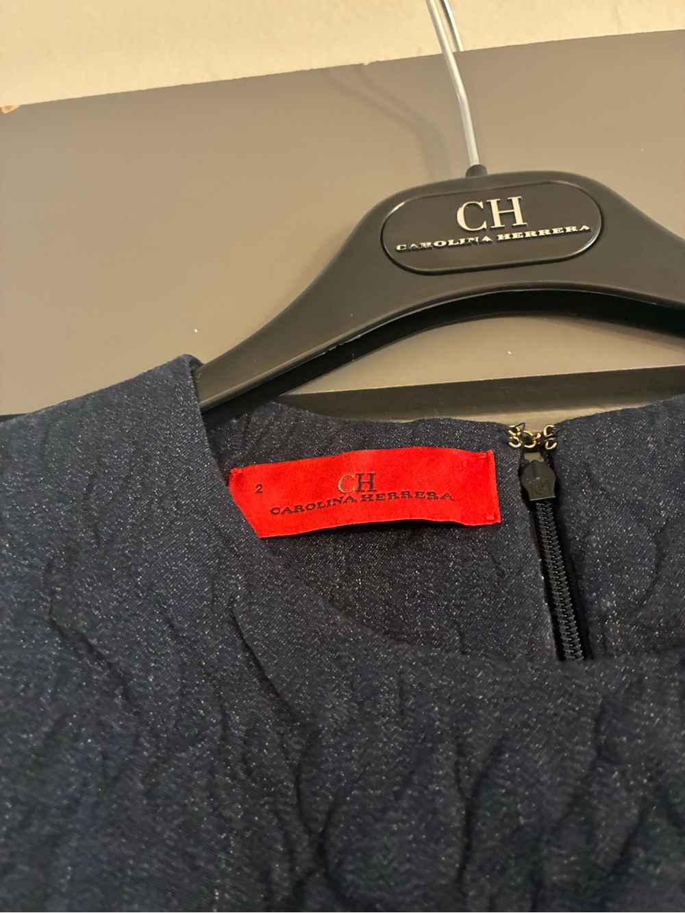 CH Carolina Herrera Navy Textured Sleeveless Midi Dress with Detachable Belt - Picture 4 of 10